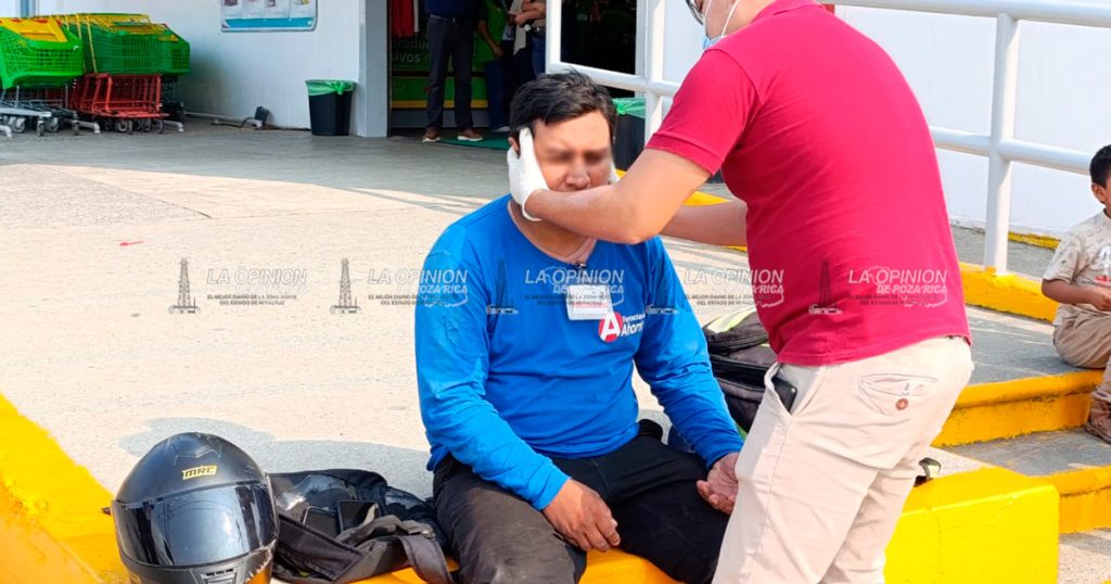 Repartidor termina besando el pavimento Repartidor termina besando el pavimento