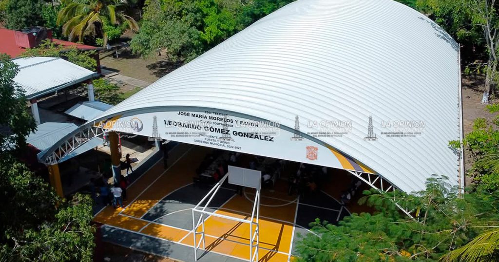 Entregan nuevo domo escolar en Tihuatlán Entregan nuevo domo escolar en Tihuatlán