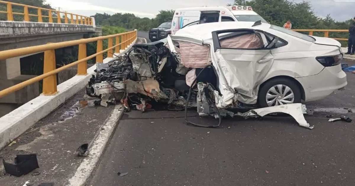 Fallecen padre e hijo en brutal accidente Fallecen padre e hijo en brutal accidente