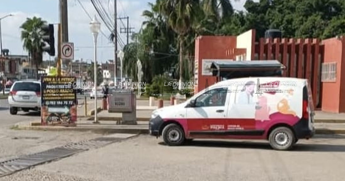 Acuden al rescate de mascota en situación de riesgo en la Petromex Acuden al rescate de mascota en situación de riesgo en la Petromex