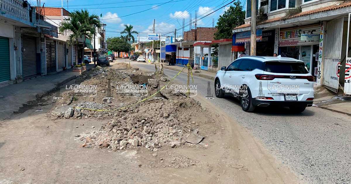 Gustavo Islas Ricaño abandona obra de drenaje en la Constitución Gustavo Islas Ricaño abandona obra de drenaje en la Constitución