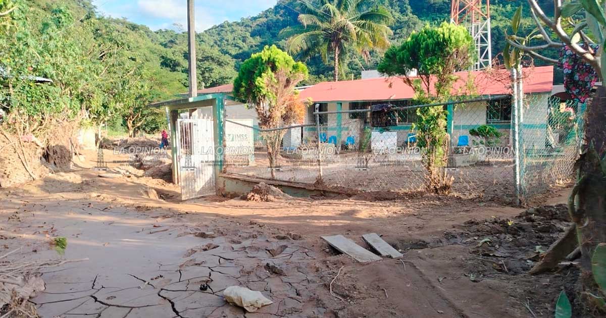 En Ilamatlán todo sigue devastado