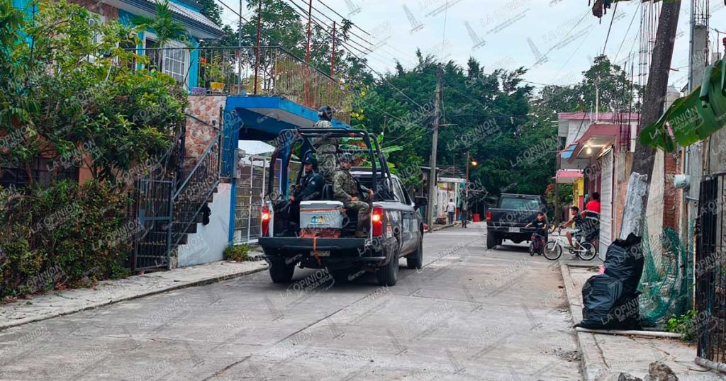 Movilización de la policía por hombres armados Movilización de la policía por hombres armados