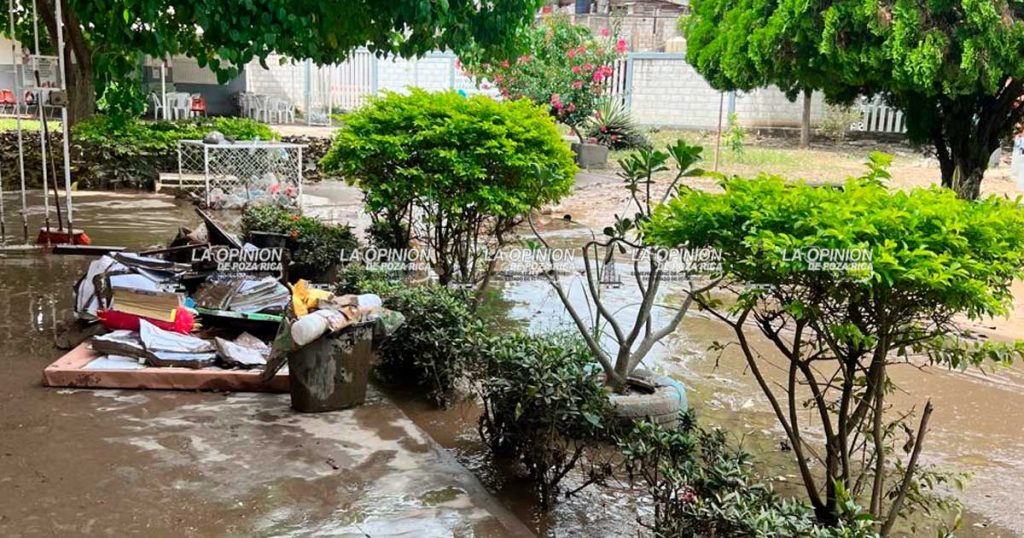 Padres y maestros rehabilitan escuelas Padres y maestros rehabilitan escuelas