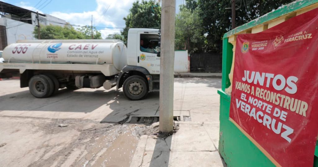 Equipos vactor de CAEV liberan drenajes y facilitan limpieza en colonias de Poza Rica