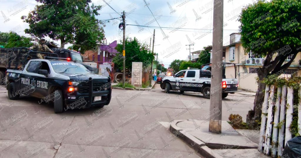 Movilización de la policía por hombres armados Movilización de la policía por hombres armados