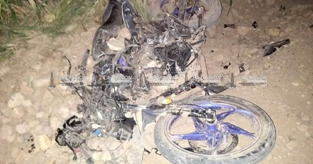 Camioneta atropella a pareja en motocicleta Camioneta atropella a pareja en motocicleta