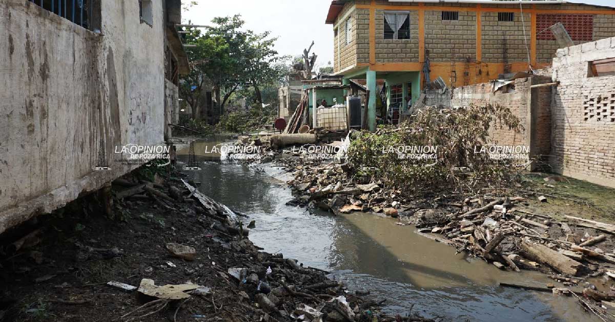 Vecinos de la calle Guadalupe Victoria exigen limpieza de arroyos ante inminentes lluvias