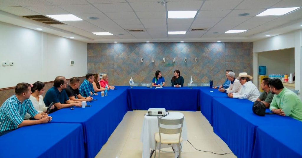 Adanely Rodríguez refuerza colaboración con CANACO Poza Rica Adanely Rodríguez refuerza colaboración con CANACO Poza Rica