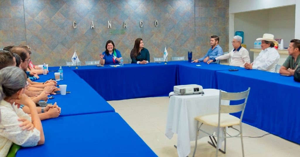 Adanely Rodríguez refuerza colaboración con CANACO Poza Rica Adanely Rodríguez refuerza colaboración con CANACO Poza Rica