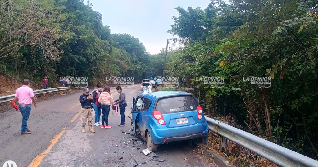 Maestra quedó prensada en su automóvil Maestra
