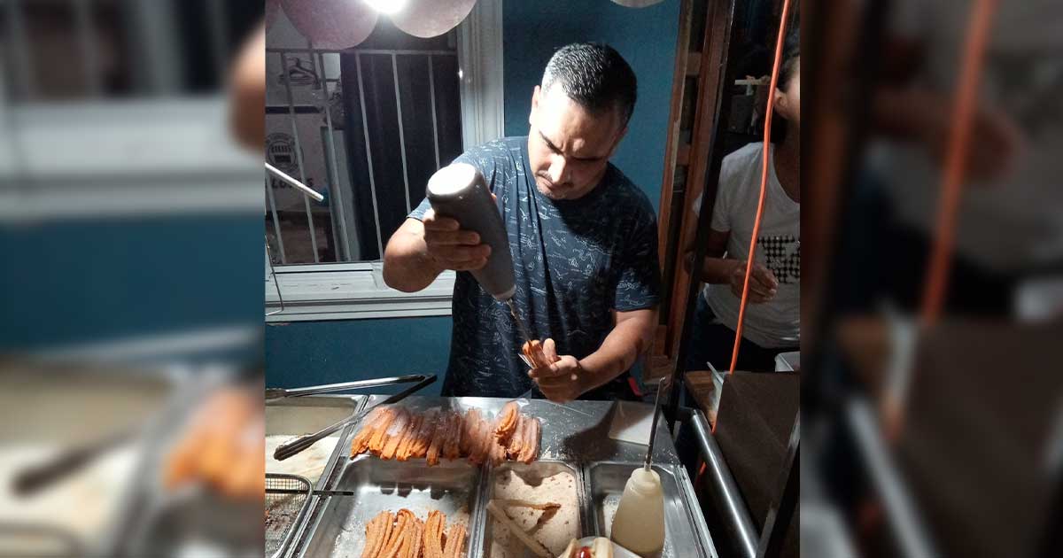 Regalan churros de Miguel Rivera Regalan churros de Miguel Rivera