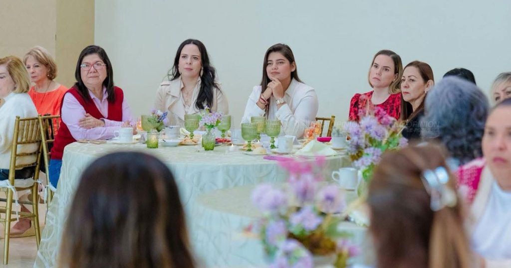 Adanely Rodríguez hace equipo entre mujeres Adanely Rodríguez hace equipo entre mujeres