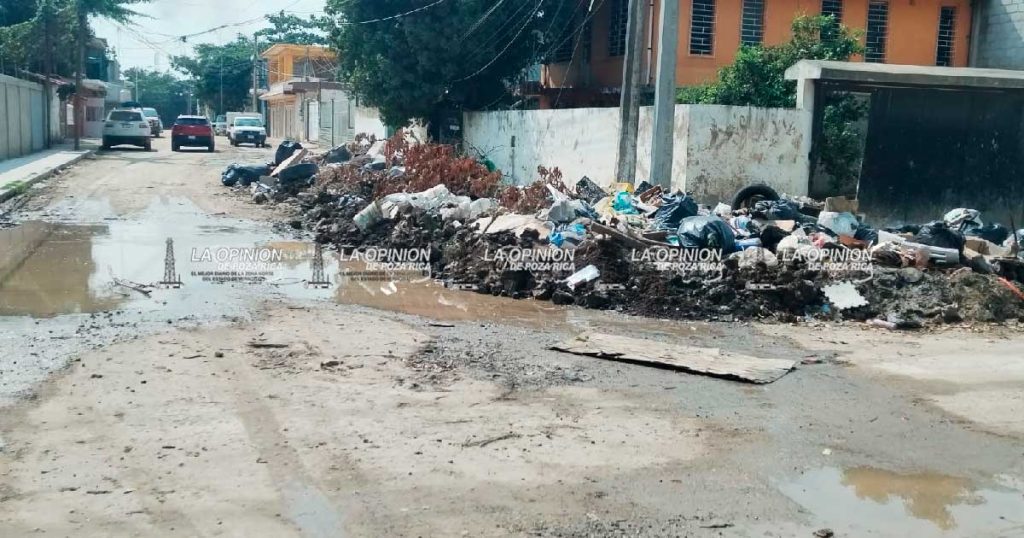 Nos tienen en el olvido, dicen vecinos de la colonia Morelos Nos tienen en el olvido, dicen vecinos de la colonia Morelos