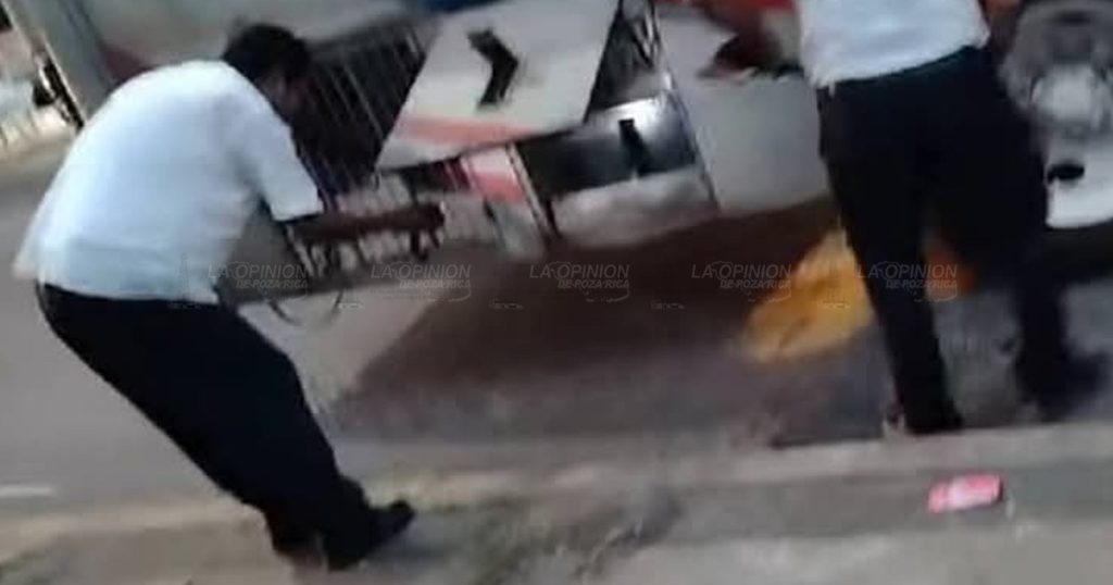 Autobús se incendia en la carretera federal 180 Autobús se incendia en la carretera federal 180