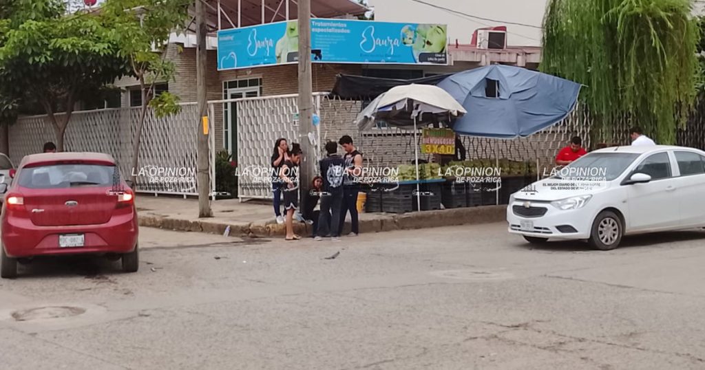 Se pasó el alto y chocó Se pasó el alto y chocó