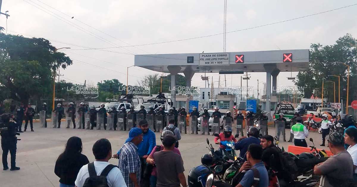Policías antimotines toman control del puente JOLOPO Policías antimotines toman control del puente JOLOPO