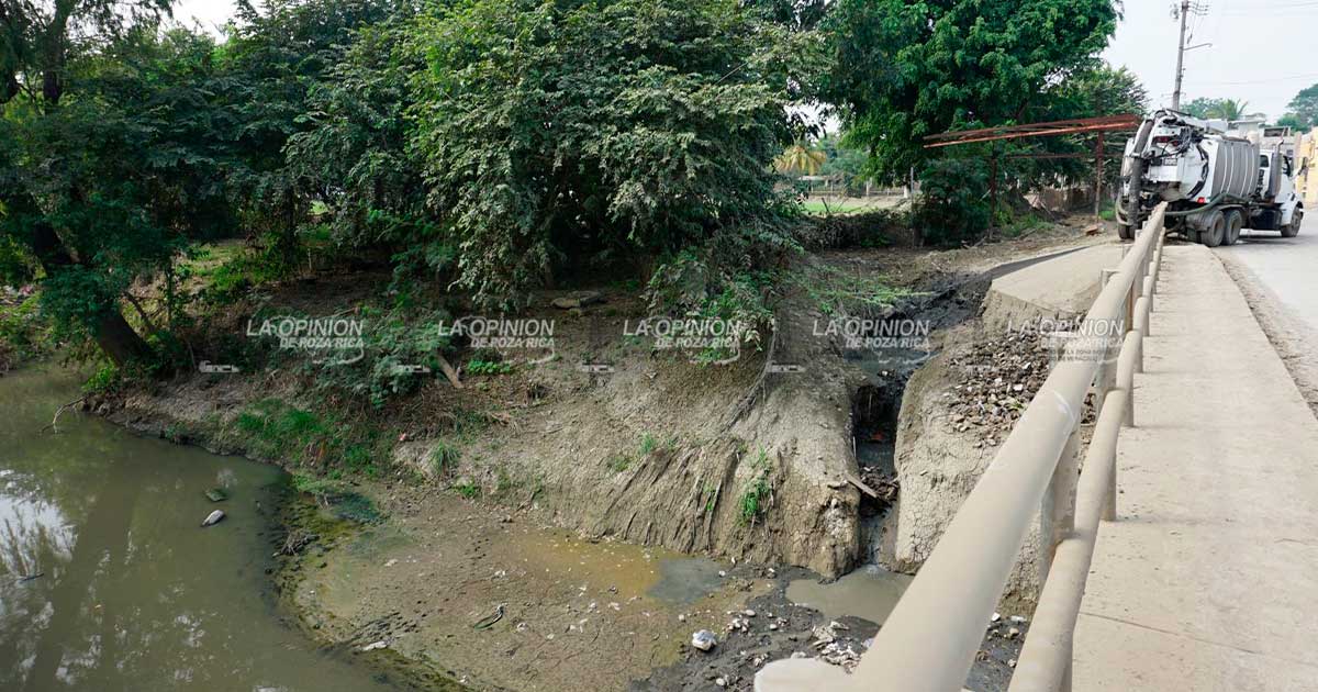 VIERTEN RESIDUOS DE VACTOR AL RÍO