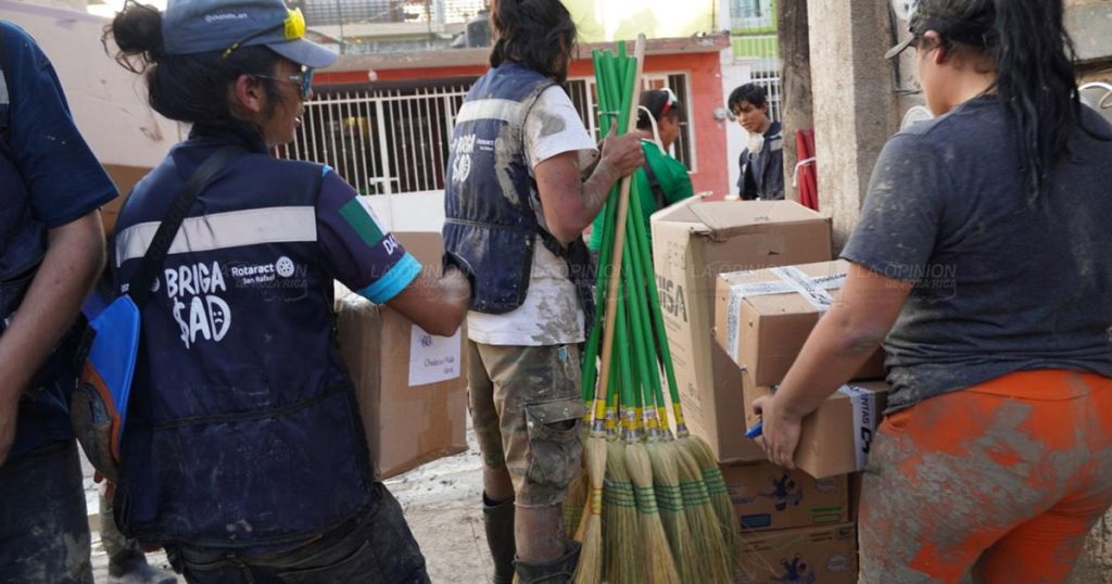 Junior H encabeza brigada de apoyo a familias afectadas en Poza Rica Junior H envía brigada de apoyo a familias afectadas en Poza Rica