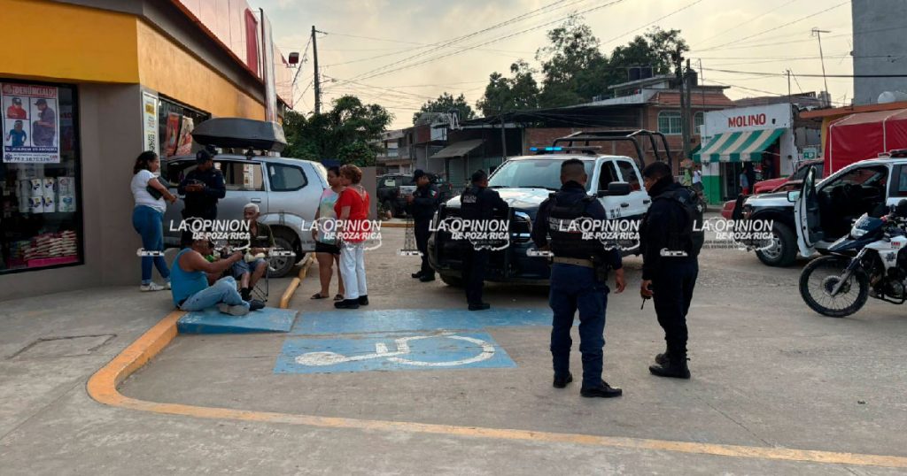 Toyota Avanza… directo a la caja del Oxxo Toyota Avanza… directo a la caja del Oxxo