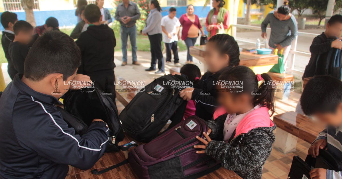 La Fundación ADRA entrega útiles escolares