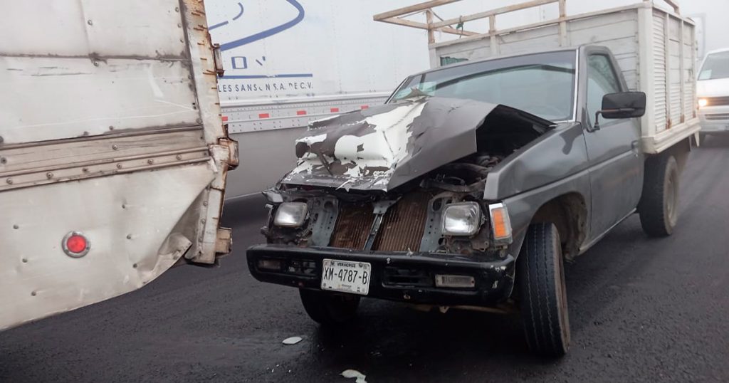 Carambola en Las Cumbres de Maltrata generan el cierre total de la circulación vehicular Carambola en Las Cumbres de Maltrata generan el cierre total de la circulación vehicular