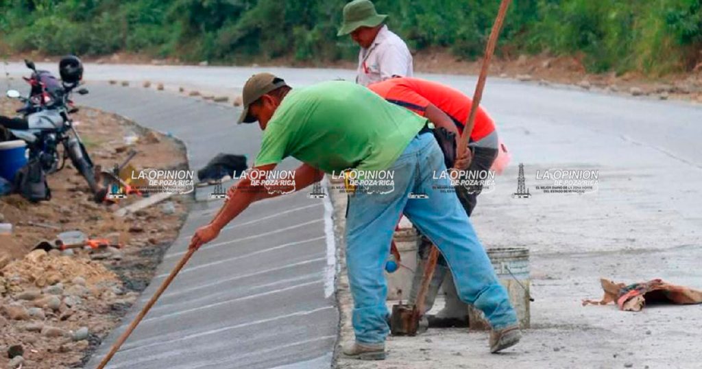 Avanza obra carretera que enlaza comunidades