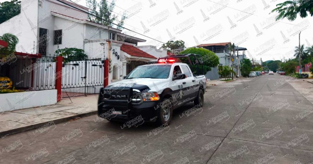 Movilización de la policía por hombres armados Movilización de la policía por hombres armados