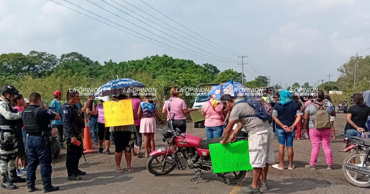 Bloquean la carretera Álamo–Potrero del Llano