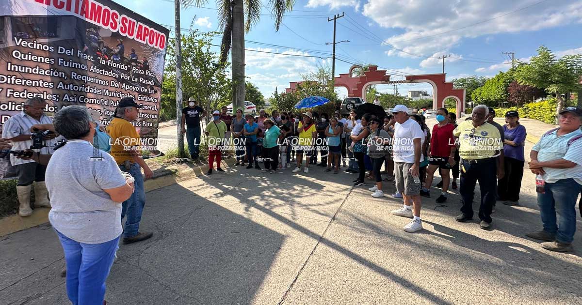 Vecinos del Fraccionamiento Florida en protesta por falta de servicios básicos Vecinos del Fraccionamiento Florida en protesta por falta de servicios básicos