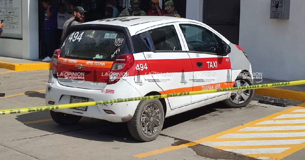 Taxista muere dentro de su taxi