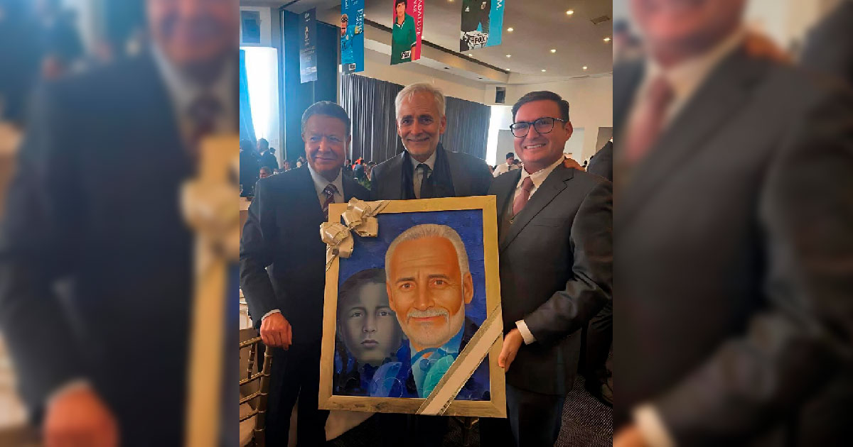 ¡GRAN ENCUENTRO Y RECONOCIMIENTO A UN PAPANTECO DESTACADO!