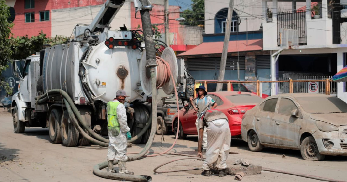 SIOP y CAEV refuerzan operativo para restablecer el drenaje en Poza Rica