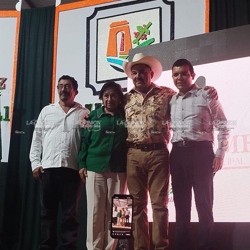 Alcalde de Coyutla rinde su último informe de labores