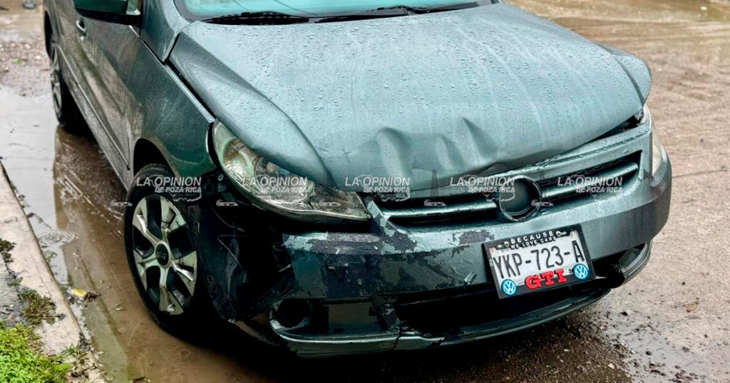 Se pasó el alto y chocó Se pasó el alto y chocó