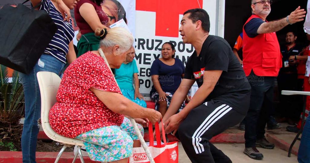 En víspera navideña entregan más de 3 mil despensas a damnificados de Poza Rica En víspera navideña entregan más de 3 mil despensas a damnificados de Poza Rica