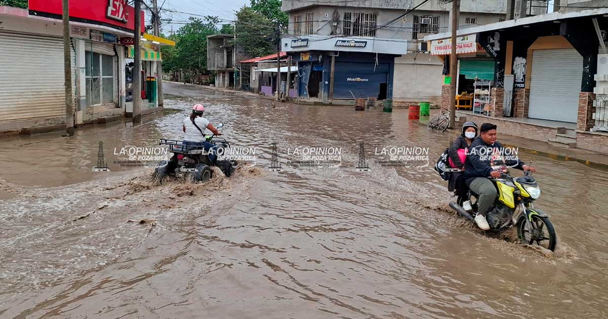 Calles anegadas por lenta rehabilitación de drenaje