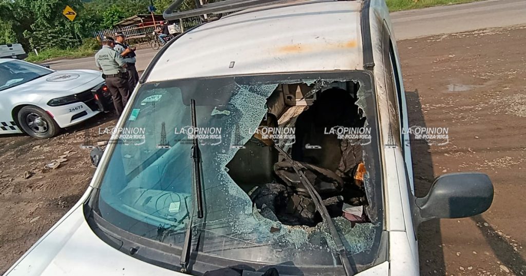 Se incendia camioneta abandonada en la carretera México–Tuxpan Se incendia camioneta abandonada en la carretera México–Tuxpan