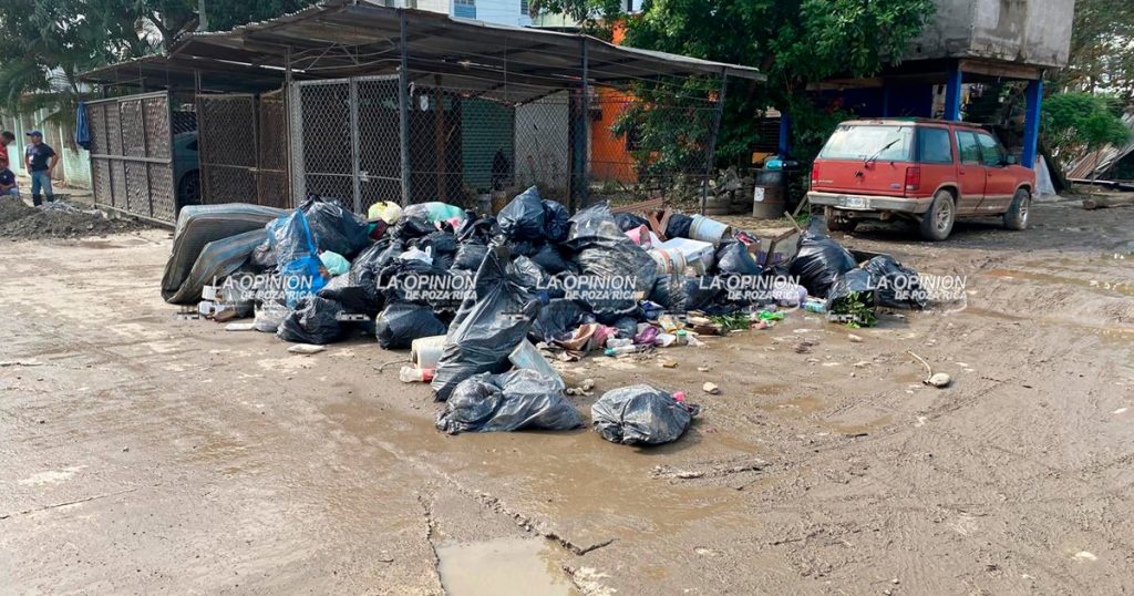 DISCRICAR inunda a Poza Rica, pero con toneladas de basura DISCRICAR inunda a Poza Rica, pero con toneladas de basura