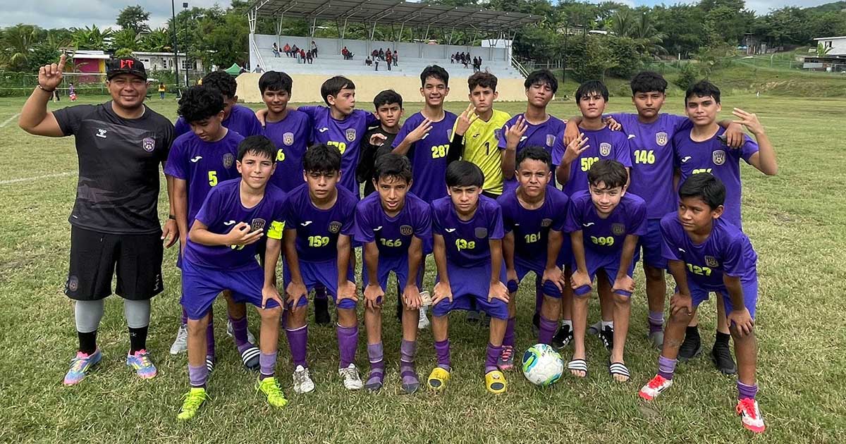 Racing invictos en la Liga Nacional Scotiabank