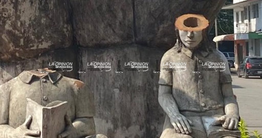 Destrozan el Monumento al Maestro en la colonia Tajín Destrozan el Monumento al Maestro en la colonia Tajín