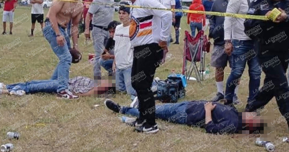 ¡Ejecutan a dos en pleno partido de futbol! ¡Ejecutan a dos en pleno partido de futbol!