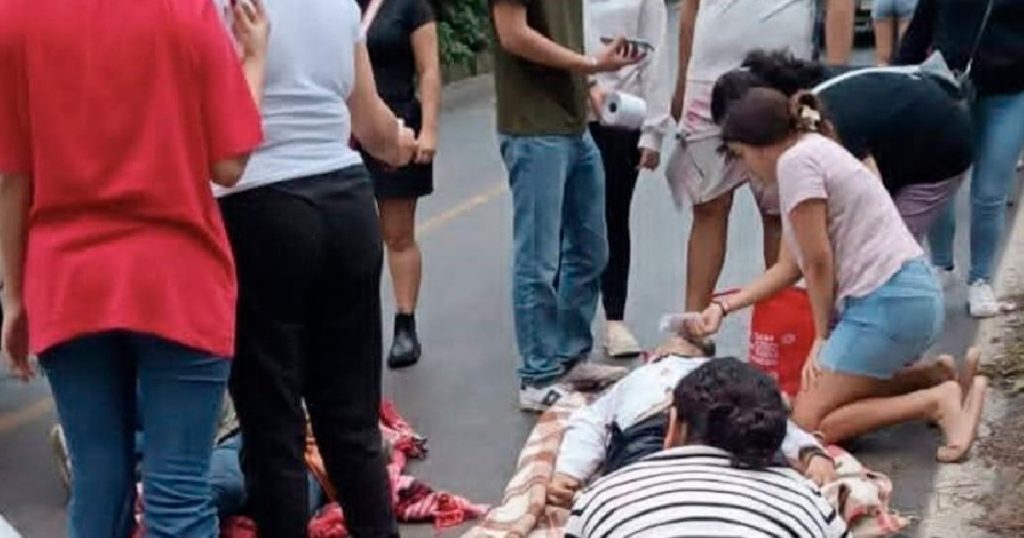 10 muertos y 32 heridos en aparatosa volcadura de autobús en Zontecomatlán 10 muertos y 32 heridos en aparatosa volcadura de autobús en Zontecomatlán