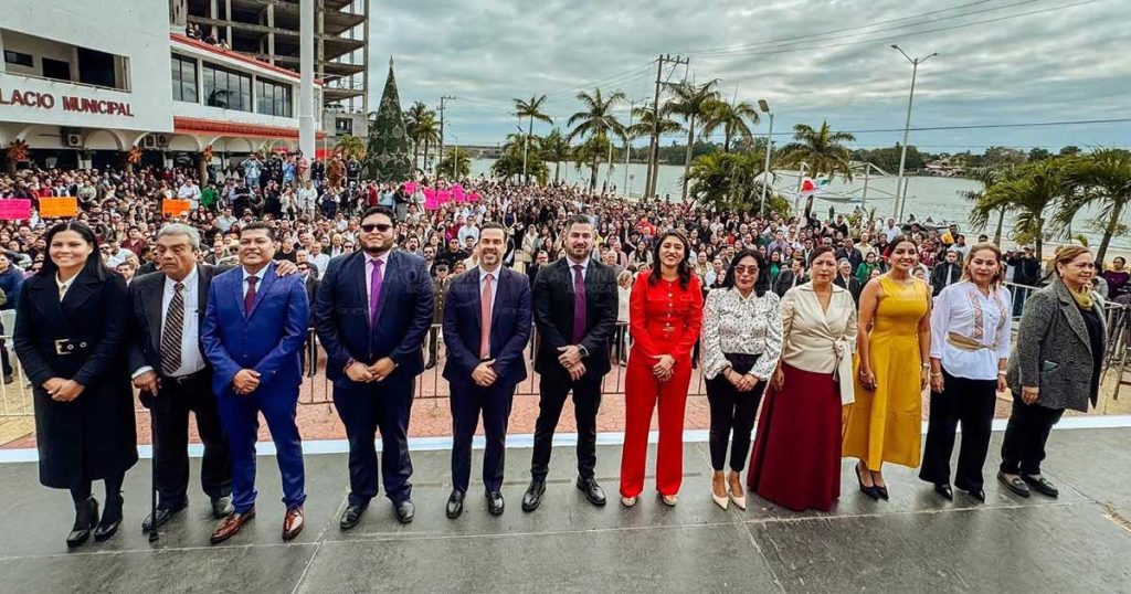 Daniel Cortina asume alcaldía Daniel Cortina asume alcaldía