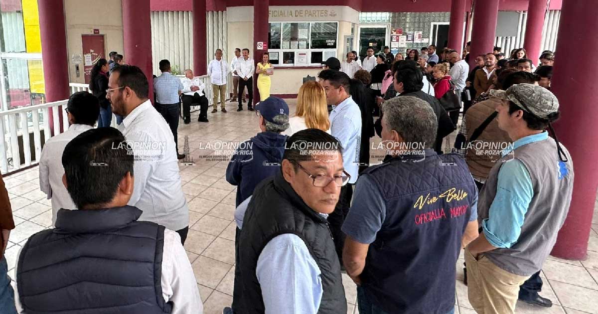 EMPLEADOS MUNICIPALES RECIBEN AGUINALDO EMPLEADOS MUNICIPALES RECIBEN AGUINALDO