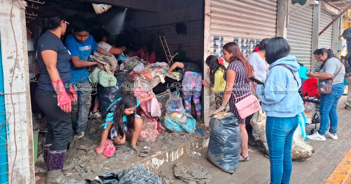 Poco a poco se recuperan los comercios Poco a poco se recuperan los comercios