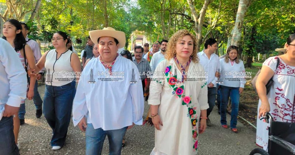 Gonzalo Flores recibe bastón de mando en El Tajín Gonzalo Flores recibe bastón de mando en El Tajín