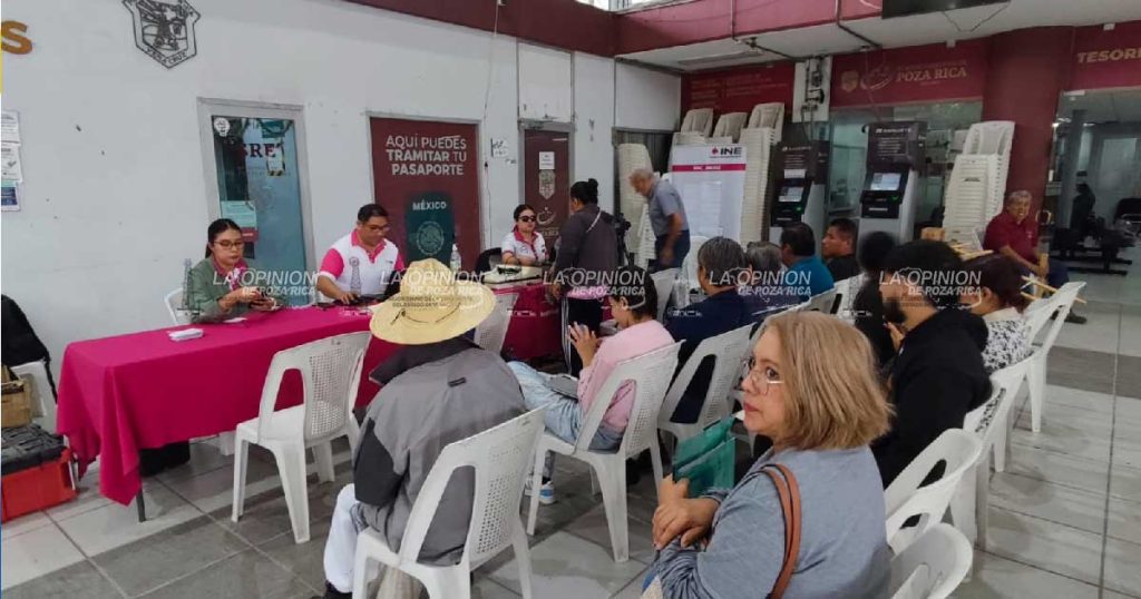 Habilitan módulo del INE itinerante en el Palacio Municipal Habilitan módulo del INE itinerante en el Palacio Municipal