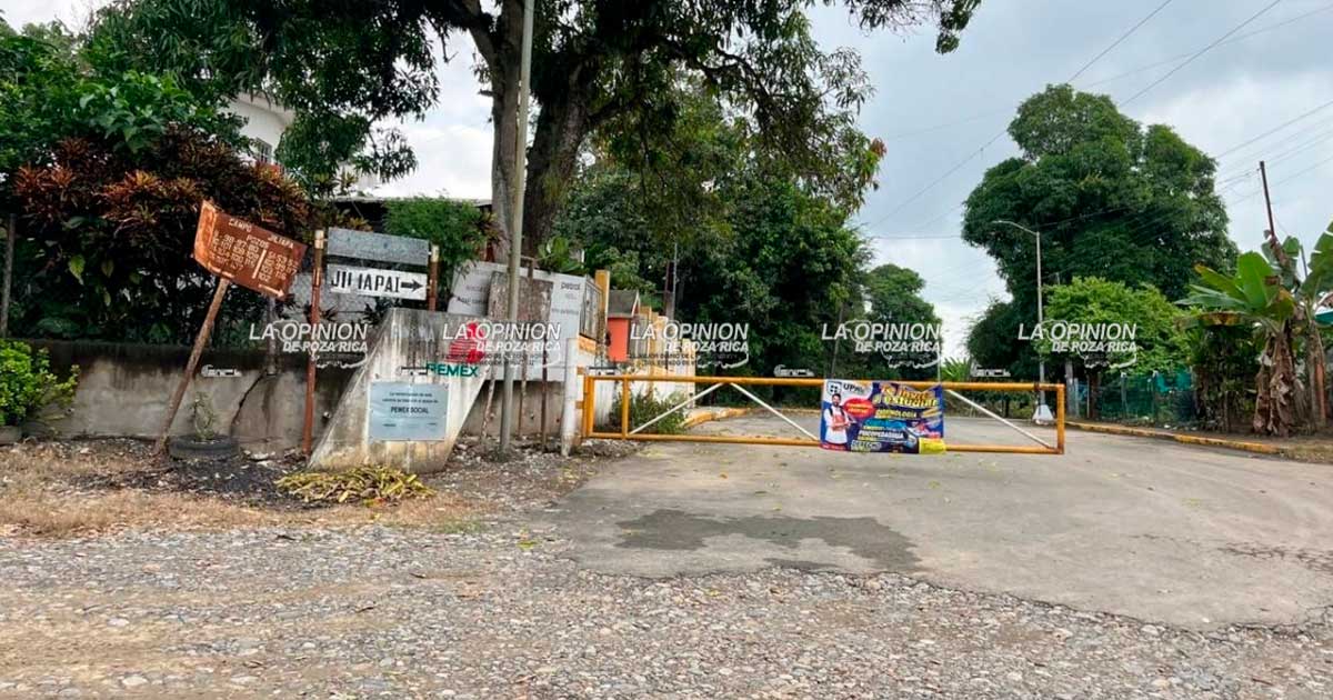 TIHUATLÁN LLENO DE INVASORES A PEMEX TIHUATLÁN LLENO DE INVASORES A PEMEX