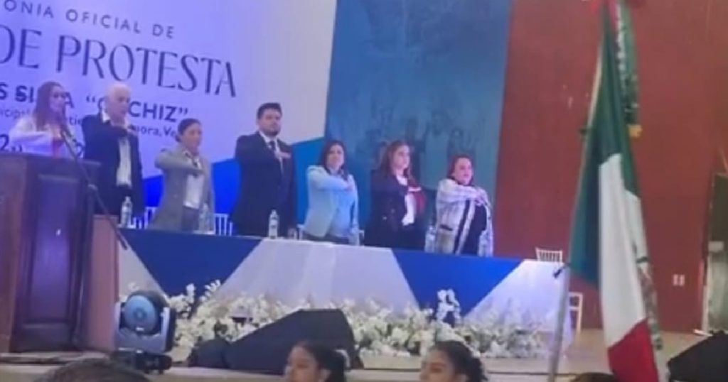 Carlos Silva “Cachiz” asume la presidencia municipal de Gutiérrez Zamora Carlos Silva “Cachiz” asume la presidencia municipal de Gutiérrez Zamora
